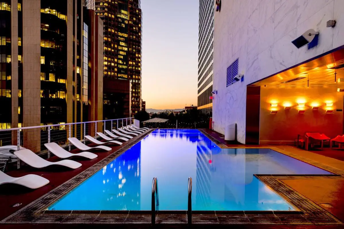 Commercial pool services in Corona, CA